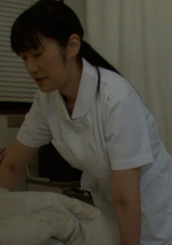 入院中、看護師に眠れないから少し話相手になってくれと…！夜勤の看護師さんは欲求不満で性欲を持て余している
