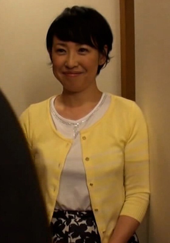 誘惑するショートヘアーの美熟女！子供を寝かしつけ朝までお楽しみ！？熟女のねっとりフェラに爆発寸前！