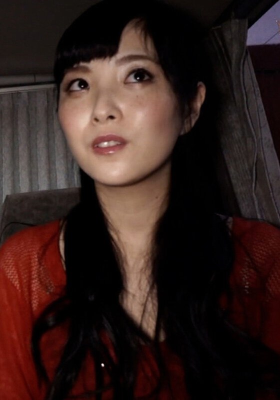 スーパーで買い物帰りの綺麗な奥様を騙して車に連れ込み、謝礼金をちらつかせてどこまでできる？性欲が抑えきれない奥様に生中出しSEX！