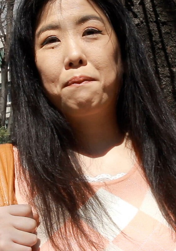 お酒を飲むとよりエッチになる…豊満ボディの素人熟女さんは若い男優にノリノリで熟女パワー炸裂のエロビッチSEX！