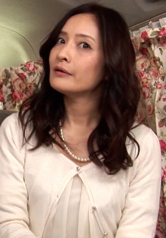 青山に住むセレブな52歳美魔女奥様をホテルに連れ込み！上下の口でチ〇ポを咥え激しく欲情しながら本能丸出し中出しSEX！