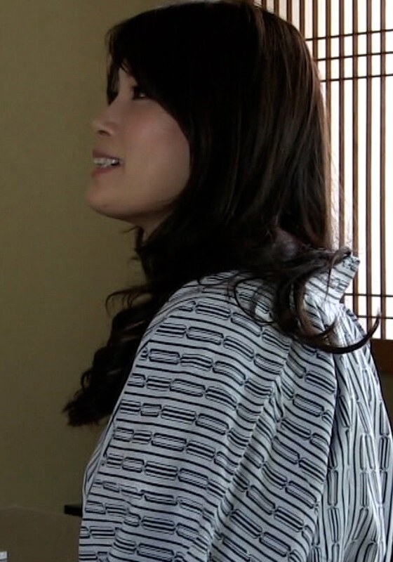 温泉旅館でマッサージ中、旦那の不在を確認したマッサージ師！際どいエロ施術で人妻は快楽堕ち！昼下がりの部屋で快楽中出しSEX！