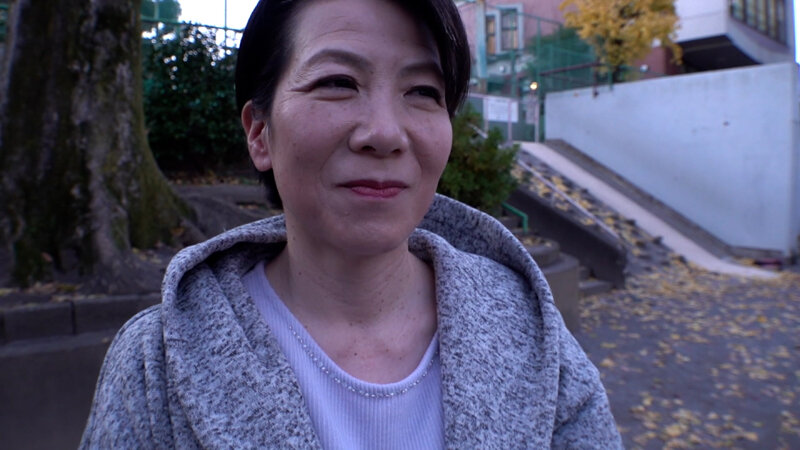 肉付きの良い淫靡な肉体を震わせ、甘い喘ぎでイキまくる還暦熟女の初撮りSEXにガチイキ! 画像1