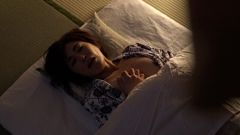 歳を重ねますます性欲が増し娘婿との禁断行為に濡れる美しき義母! 2枚目