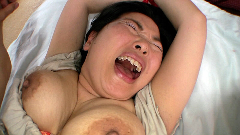 Gカップ乳を持て余す黒髪童顔熟女のドMズボハメ淫乱AV撮影! 画像9