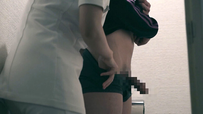 熟女看護師夜勤の秘め事。「今日もう一人の看護師休みなの…」 1枚目