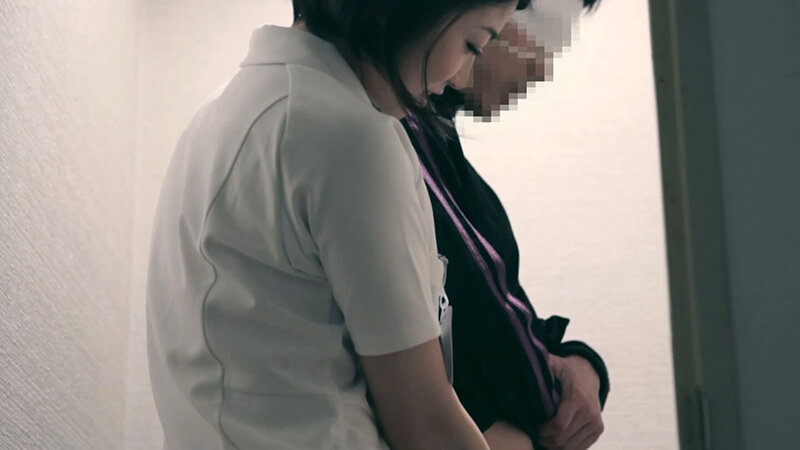 熟女看護師夜勤の秘め事。「今日もう一人の看護師休みなの…」 3枚目