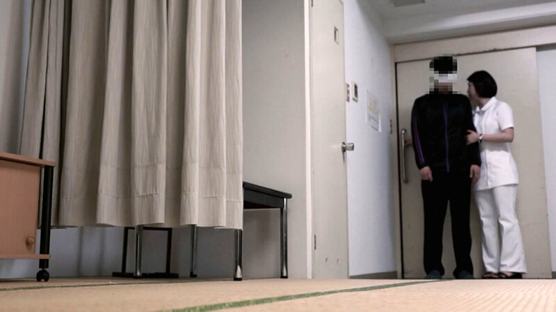 熟女看護師夜勤の秘め事。「今日もう一人の看護師休みなの…」 6枚目