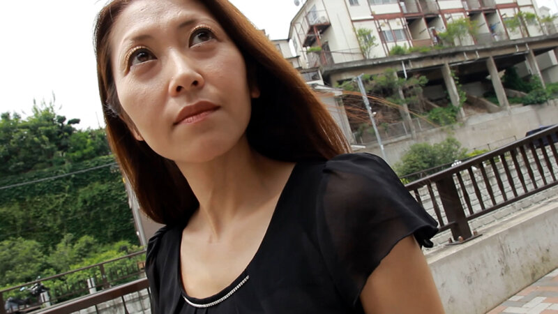 3ヶ月前に別れたばかりの性欲強めのスレンダー熟女が我慢できずにAVセックスで肉欲暴走SEX! 1枚目