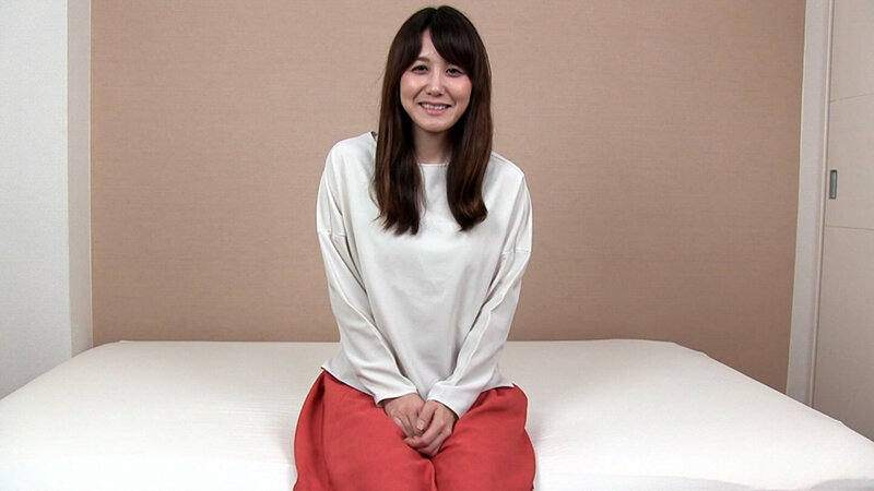 清楚系の美人OLが2度目のAV面接!カメラの前で大胆オナニー!その気になって勢いでAVSEX! 1枚目