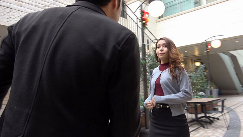 職業ピアノ講師でモデル級顔面偏差値の奥様。吐息をかけるだけでも興奮するくらいにオトコ日照りの人妻さん 画像1