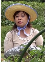 M996G-009 Outdoor orgy 3P sex with a country mature woman with a rural smile!