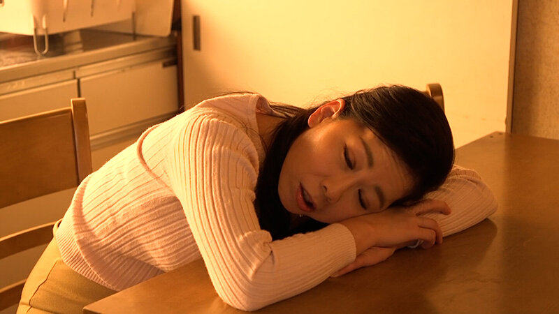 うちのかあちゃんは性欲旺盛!?倅を誘惑する熟母との歪んだ異常性愛!溶け込む熟母の変態SEX 画像1