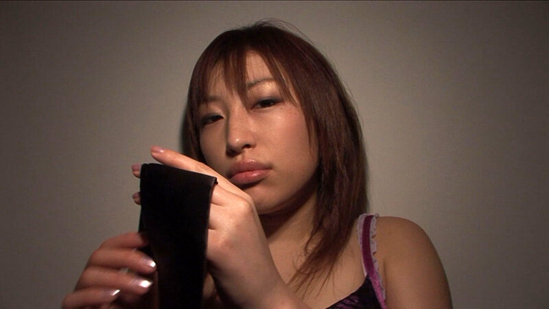 どこか目が離せないミステリアスな色気を漂わせる不思議な女性!伏し目がちに見せる瞳は男を魅了する!気怠そうにみせる彼女が本物の快楽に目覚めてしまう!! 17枚目