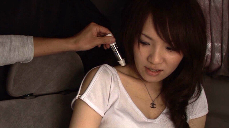 遊び慣れた女かと思いきや、意外や意外エッチに消極的な美人奥様!肉棒を触ったら豹変しちゃって口に咥えて大きくさせたら生ハメセックスで大量中出し! 3枚目