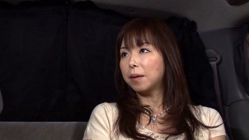 結婚4年目にして旦那とご無沙汰な三十路奥さん!欲求不満がMAXでこちら側のエッチなスキンシップにもノリノリ!今日は気分良く帰ってもらおうと中出ししてあげたら駄目だったみたいでご立腹ー! 2枚目