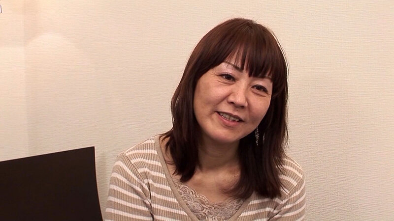 バツイチ風俗勤めの四十路熟女!何千本もの肉棒を抜いてきた匠の技でギンギンにさせたら優しくアソコに迎え入れ中で種を搾りとりー! 2枚目