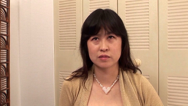普段はおっとり系でもエッチの時は積極的な四十路熟女!欲求不満を満たす為、恥を忍んで生中出し破廉恥性交! 1枚目