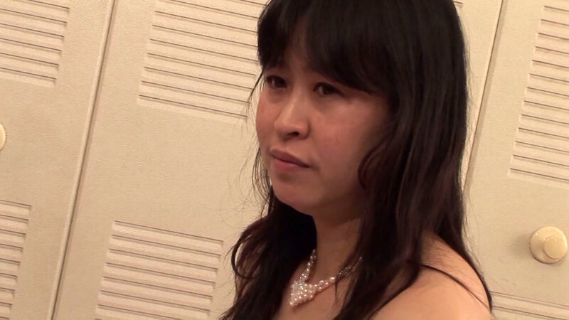 普段はおっとり系でもエッチの時は積極的な四十路熟女!欲求不満を満たす為、恥を忍んで生中出し破廉恥性交! 13枚目