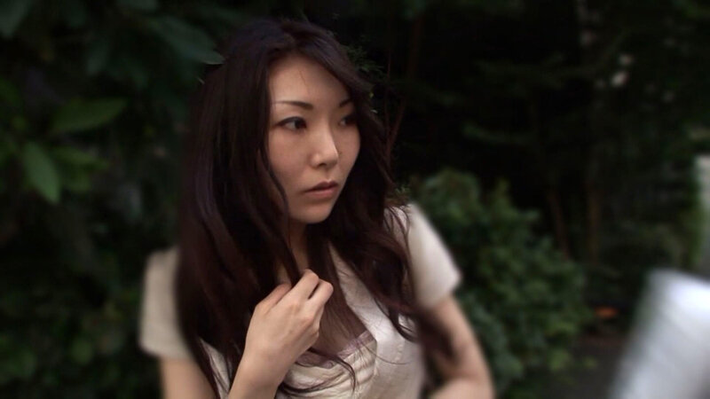 『旦那が~』とか言いながらもエッチな質問にノリノリで実はエッチがしたい人妻さん!生ハメ中出しで素人奥様いただきます!! 1枚目