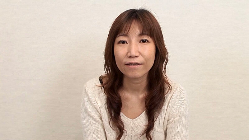 四十路なのに若々しい!秘訣は定期的な中出しセックスとか?!中出しの快感と絶頂の連続ドキュメント 1枚目