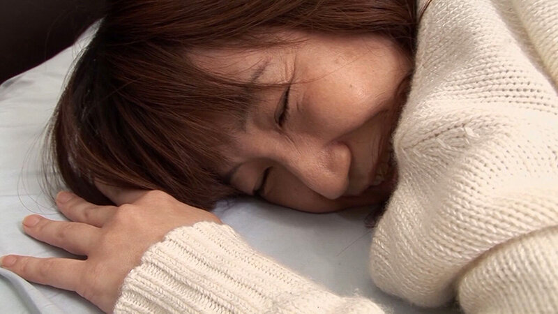 四十路なのに若々しい!秘訣は定期的な中出しセックスとか?!中出しの快感と絶頂の連続ドキュメント 3枚目