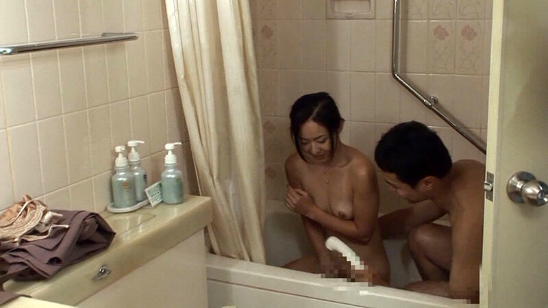 圧倒的セレブな雰囲気を醸し出す黒髪美人の人妻さん!インタビューだけの必勝のフレーズに惑わされ付いていったら中出しセックスを決められてしまう! 8枚目