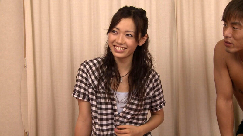えっ!こんな可愛い人妻さんがセックスレス?!お目目クリクリパッチリ二重のスタイル抜群若妻さんと中出しSEX! 画像2