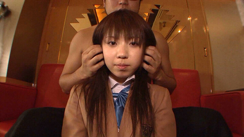 こんな純情そうな娘が…。お金欲しさに身体を売る素人娘 まだ未成熟で小さなアソコに大きな肉棒を突っ込んで大量射精！ 画像1