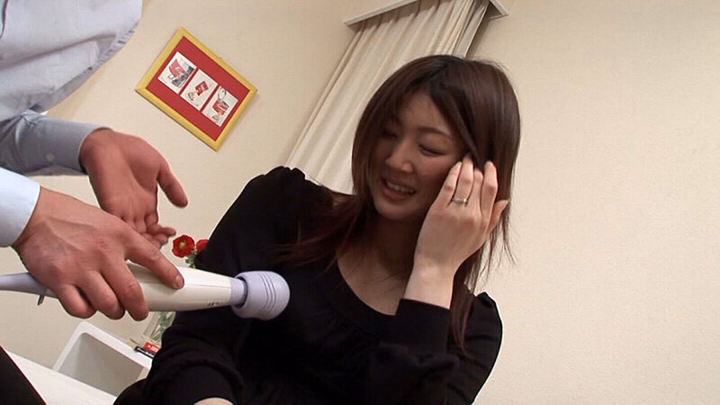 嫌そうな顔をしていても下は嘘をつけない正直な身体!セックスレスな奥様の欲求を肉棒で埋め尽くす!勢い余って中出ししたらガチギレされちゃいました…。 画像6