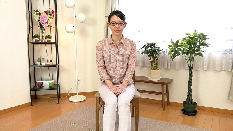 真面目そうな見た目で、どエロ願望を引っ提げてAV出演したスレンダー人妻 画像3