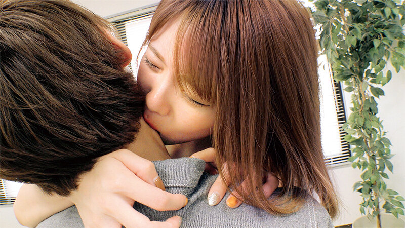 うぶで奥手な女子大生が恥じらいキス魔に大変身!?「自分からキスしたことないです…」たっぷり舌を絡め涎ダラダラのディープキスで大興奮 そのまま濃密ベロキスセックス!!きょうかちゃん ももちゃん 画像3