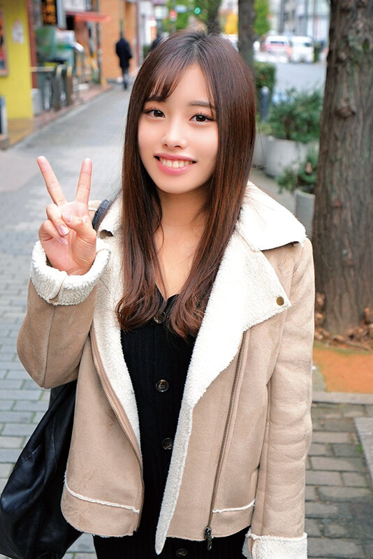 彼氏を喜ばせたい素人女子大生がメンズエステ密着マッサージ講習体験!?超照れながらオイルヌルヌル施術中…密着しすぎて勃起チ○ポがアソコを布越し2cm挿入!?そのまま彼に内緒で生ハメ中出し裏オプションこなつさんまいさん 画像3