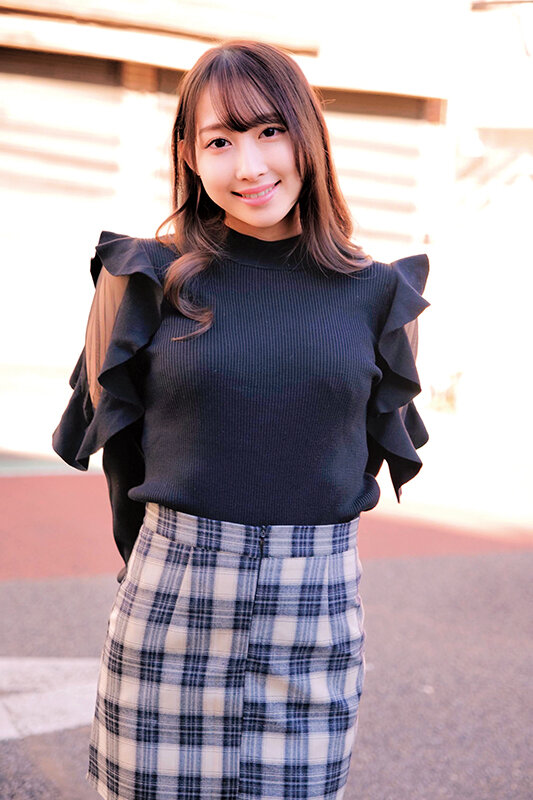 パンティ布越しにデカチン先っぽ3cm挿入!!敏感なおま○この入り口だけをグリグリされて奥まで挿れて欲しくなっちゃってスケベ汁溢れるワレメにヌルっと生挿入!膣奥直撃生ハメ激ピストン!!キュンキュン絞まりイキするJDおま○こに連続中出しSPみずきちゃんまいちゃん 画像1