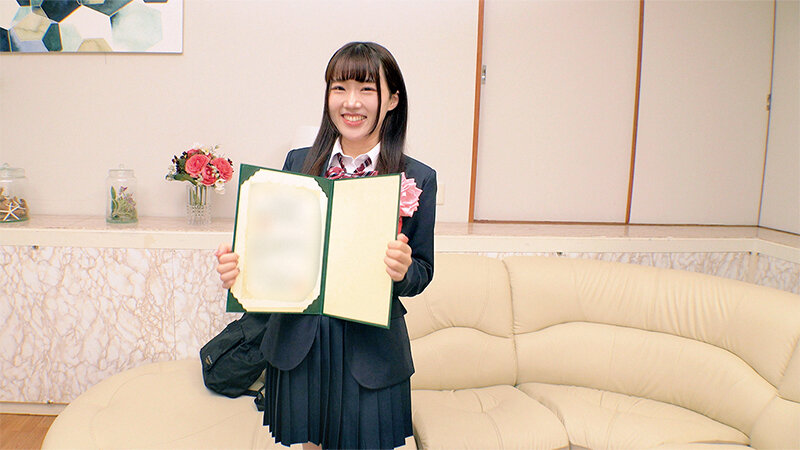 3分前まで女子○校生!卒業式直後にガチナンパ!生まれて初めての素股体験!クリトリスがデカチンと擦れ合って我慢出来ずにヌルっと生挿入!そのまま人生初の生中だし!!みく&みさき 画像3