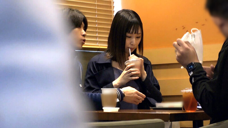 F乳えちえち人妻美女の突撃 逆 取材!!】【性欲×知性のミックスえちょなヤリマン人妻】【取材と称して他人棒観察!!不貞SEX!!】Fパイ美人妻はなんと官能小説家の…ヤリマン参上!!新妻なのに欲求不満!!取材の意味も込めて!?他人棒を味見&味見で浮気… 島崎星羅 画像1