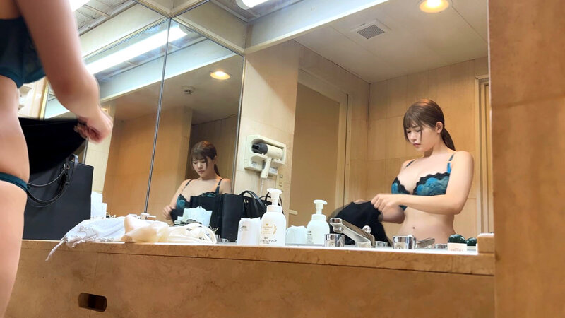 【噂のドHカップ淫乱エステティシャン登場！】【爆乳！爆振！爆濡れ！オイル施術で爆勃起不可避！！】【基盤！？奥突きアクメ泣きじゃくりナマSEX連発！！】【これぞヤリマン！！これがヤリマン！！】ガチエロ爆乳Hカップエステティシャンが登場！！特製オイル… 櫻茉日_1