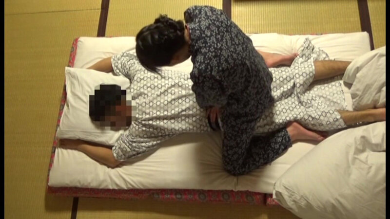 【盗み撮り】美人の仲居さんを強引にハメハメした! 1枚目