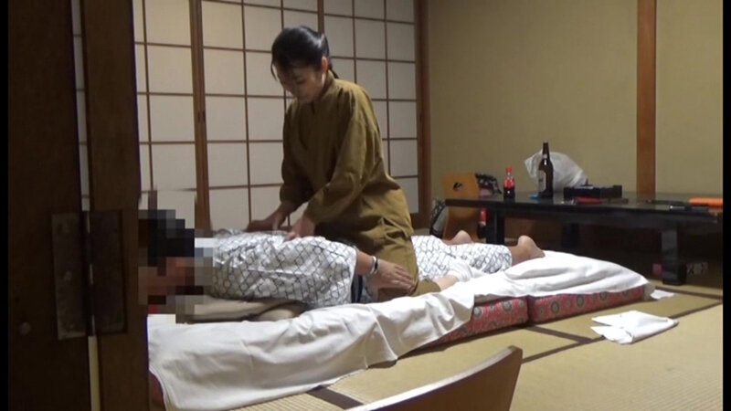 【盗み撮り】美人の仲居さんを強引にハメハメした! 17枚目