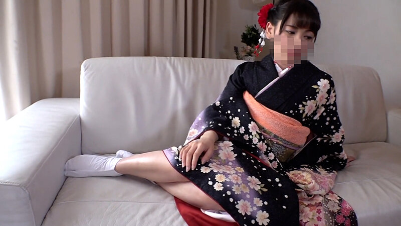 大人の仲間入りを果たした新成人と華やかな振袖のまま中出しハメ撮りしちゃいましたw 画像1