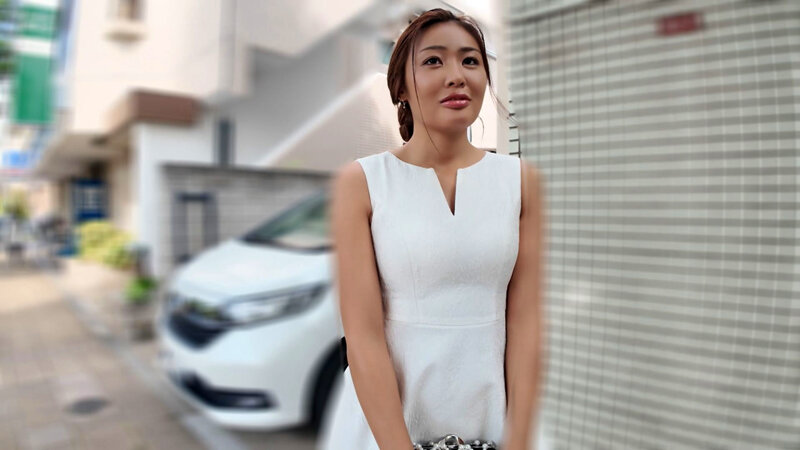 タイ古式マッサージで野獣覚醒!スタイル抜群な人妻(32歳)を騙すつもりが逆に痴女られ怒涛の潮吹き!逆顔射!?テカテカオイルの巨乳を振り乱し巨尻を跳ね上げる超淫乱中出しSEX! 三岳ゆうな 1枚目