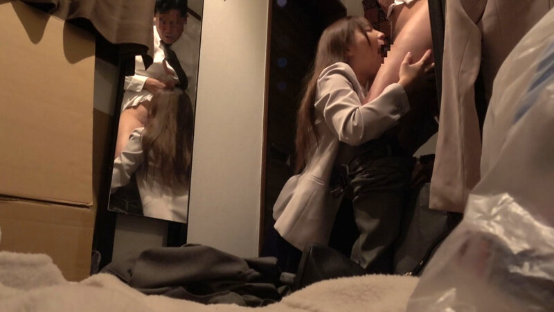 我慢できない…玄関セックス 扉一枚隔てた向こうは外。バリキャリOLの汚部屋でNGR 一条みお 画像6