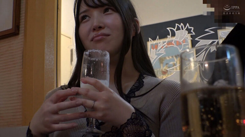 上品巨乳鬼クビレ 恥ずかしがり屋 GカップOL 清楚に見えてチ○ポ大好き!!美波汐里 1枚目