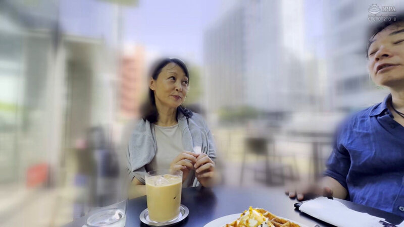 還暦バブルの奇跡 元ジュリアナ嬢の妖艶すぎる逆輸入ボディ ジム通いの美尻トレーニー 高倉梨奈 1枚目