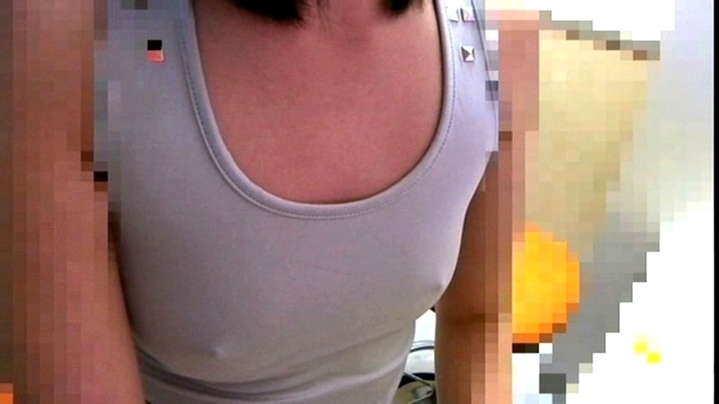 パチンコに熱中している女性の胸ポチ盗撮 画像11