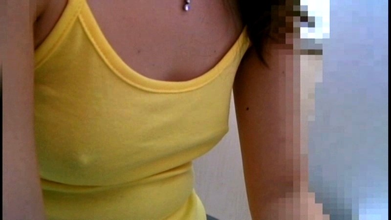 パチンコに熱中している女性の胸ポチ盗撮 画像20
