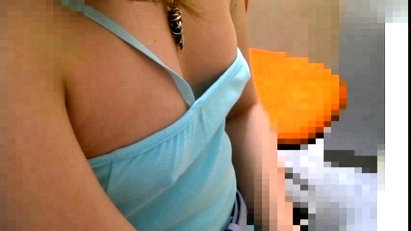 パチンコに熱中している女性の胸ポチ盗撮 画像6