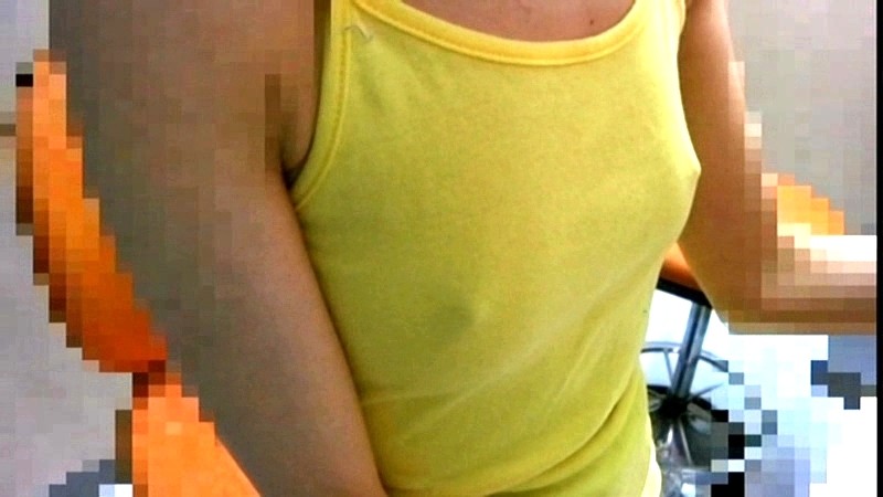 パチンコに熱中している女性の胸ポチ盗撮 画像8