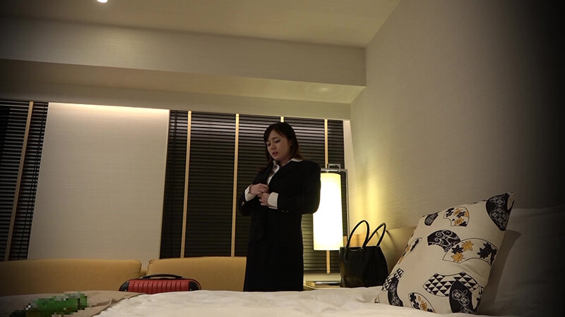 美しいド爆乳おねえさんが大股開きでガチオナニー 画像1