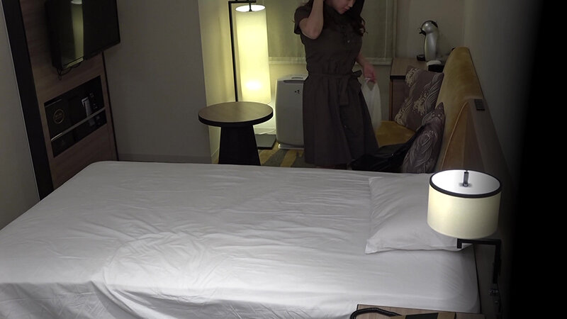 顔よりデカいおっぱいのおねえさんの豪快オナニー 画像1